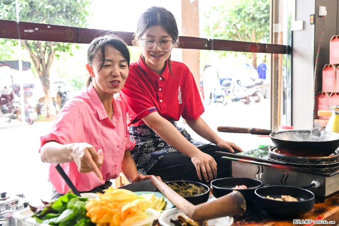 全网追的“扁担女孩”，找了一份暑假工，时薪12元 - 宜昌生活资讯 - 宜昌28生活网 yc.28life.net